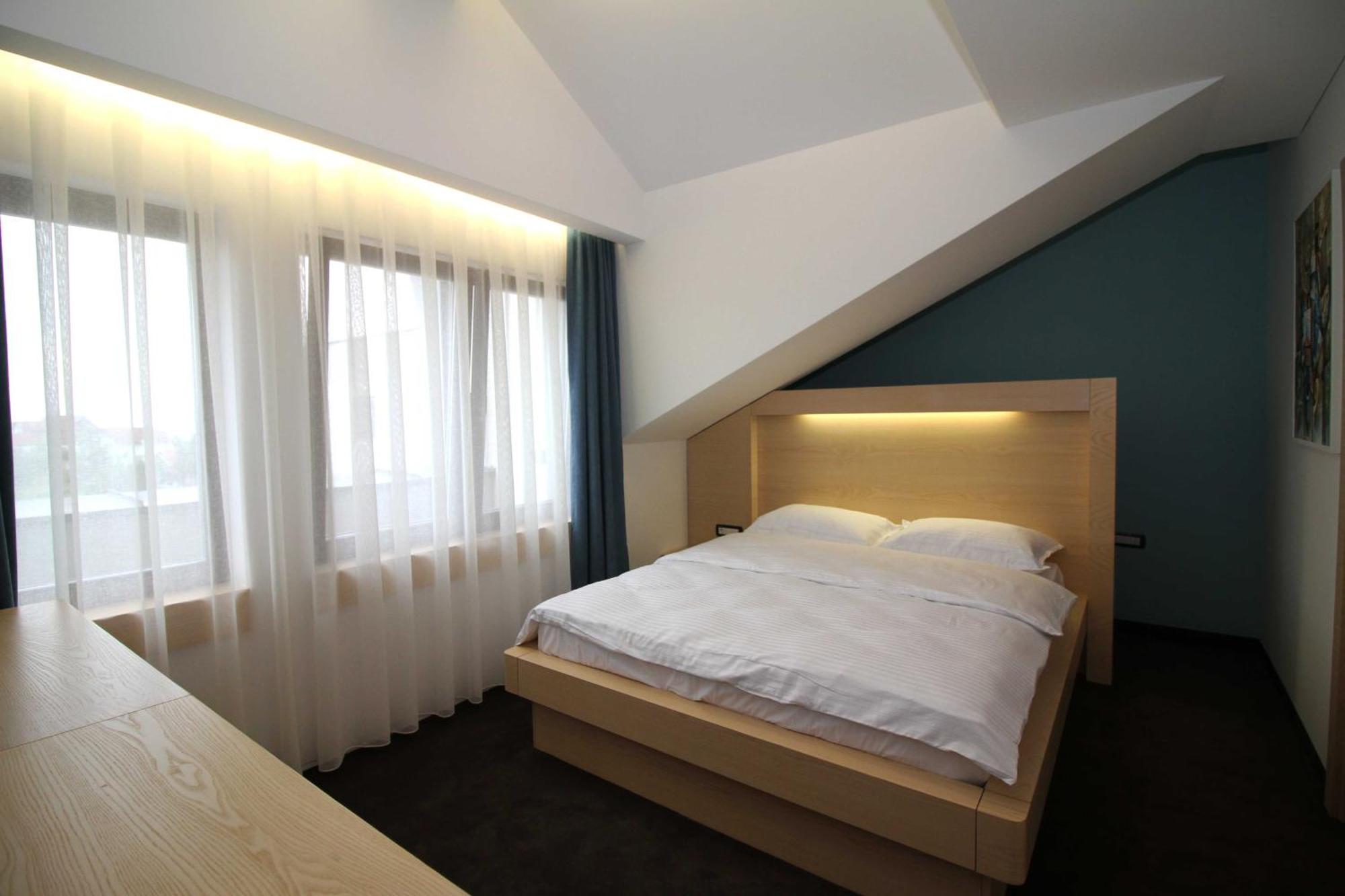 Hotel International Prishtina & Spa Pristina Habitación foto