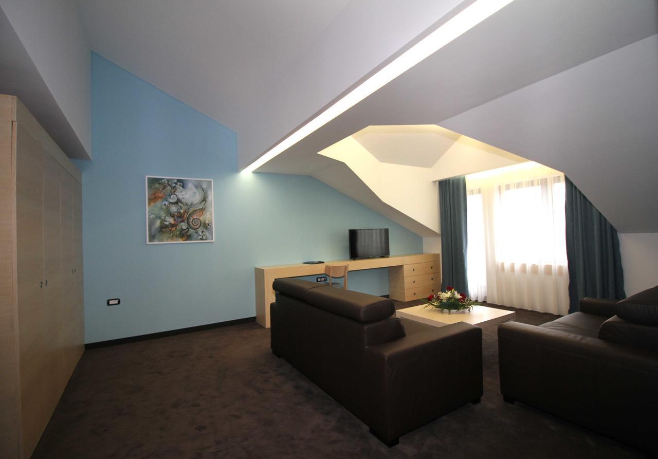 Hotel International Prishtina & Spa Pristina Exterior foto