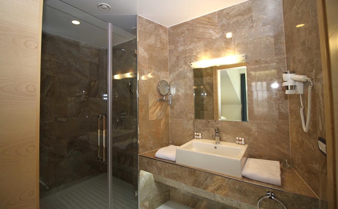 Hotel International Prishtina & Spa Pristina Exterior foto